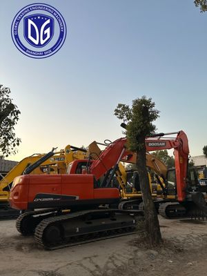 ประหยัดพลังงาน DX225 ใช้ Doosan Excavator 22.5t การทํางานเรียบร้อย