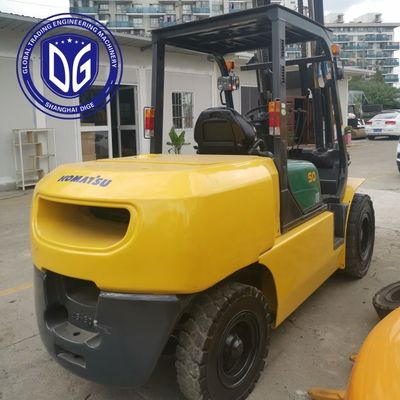 Komatsu 3 ตัน Forklift ความสูงขุดสูงสุด 5180 มิลลิเมตร รัศมีขุดสูงสุด 5125 มิลลิเมตร สําหรับการยกภาระหนักและการดําเนินงาน