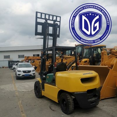 5t ใช้ Komatsu FD50 เครื่องไฮดรอลิกแรงใช้ Forklift