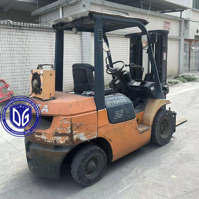รถยกโตโยต้า 2.5t ของเดิม ทนทานและอยู่ในสภาพดี ค่ารักษาที่ต่ํา