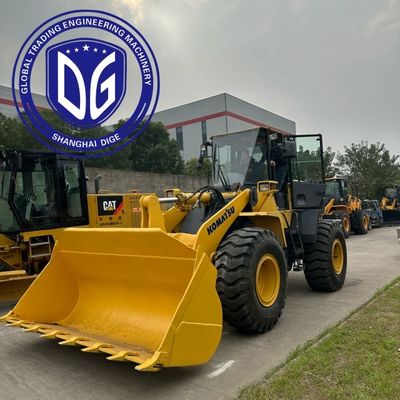 เครื่องบรรทุก Komatsu Wa320 แบบไฮดรอลิกที่หลากหลาย เพื่อการจัดการวัสดุอย่างรวดเร็วและง่าย