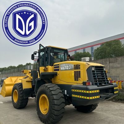 เครื่องบรรทุก Komatsu Wa320 แบบไฮดรอลิกที่หลากหลาย เพื่อการจัดการวัสดุอย่างรวดเร็วและง่าย