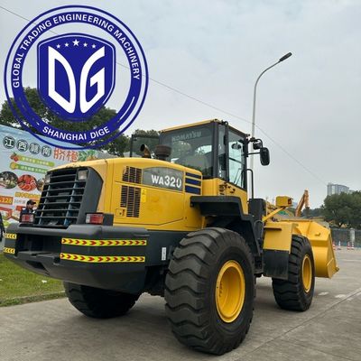 เครื่องบรรทุก Komatsu Wa320 แบบไฮดรอลิกที่หลากหลาย เพื่อการจัดการวัสดุอย่างรวดเร็วและง่าย