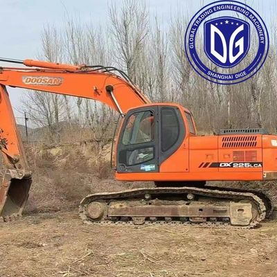 พั๊มไฮดรอลิก Doosan ขนาด 22 ตัน ในน้ําหนักการทํางานสีแดงเพื่อผลิตผลิตสูงสุด